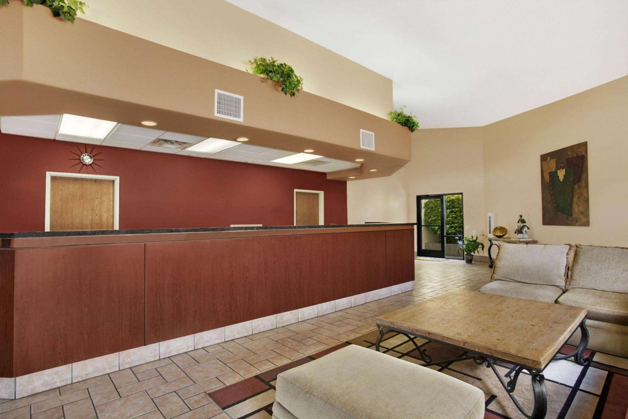 Days Inn By Wyndham Globe Exterior photo
